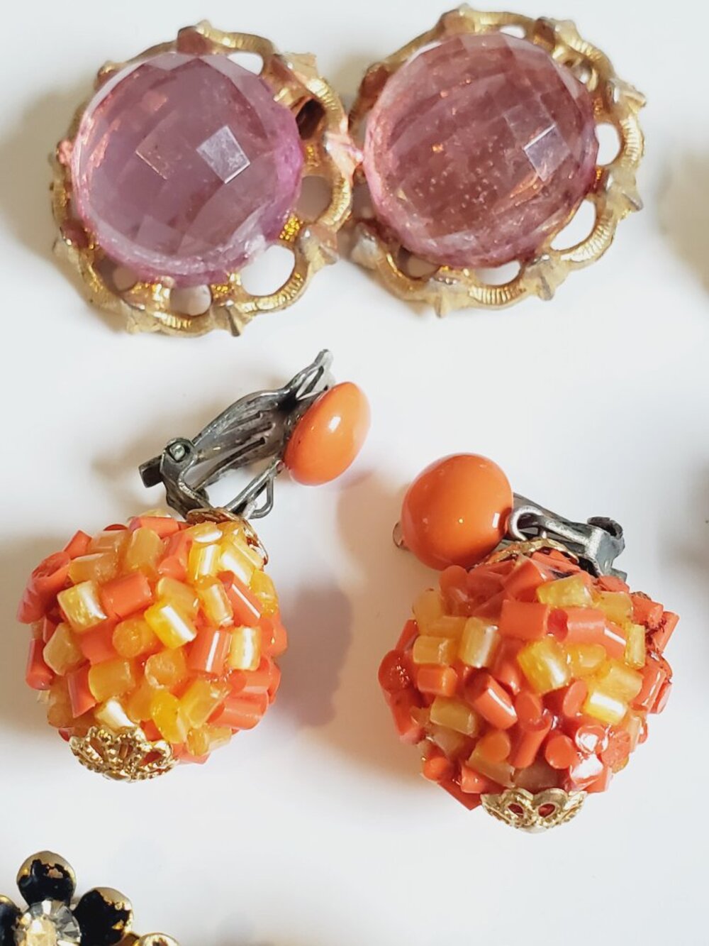 12 Pair of clip on Earrings, items # B 367-378, . wt. 144 grams,. - Picture 11 of 15